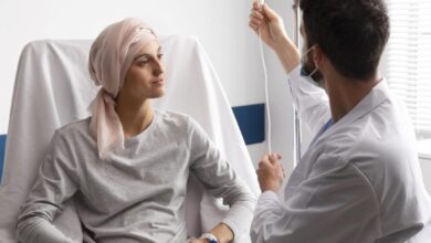 طبيب اختصاصي في طب الأورام والسرطان