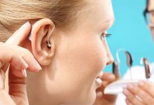 تصحيح السمع في مركز متخصص في علاج السمع، وتقديم أجهزة سمعية للمصابين بمشاكل السمع