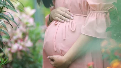 سيدة حامل تستفيد من فحوصات تتبع الحمل وصحة الجنين